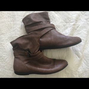 Brown American eagle boots